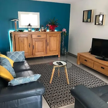 Agreable Maison Avec Jardin Et Terrasse Vila *