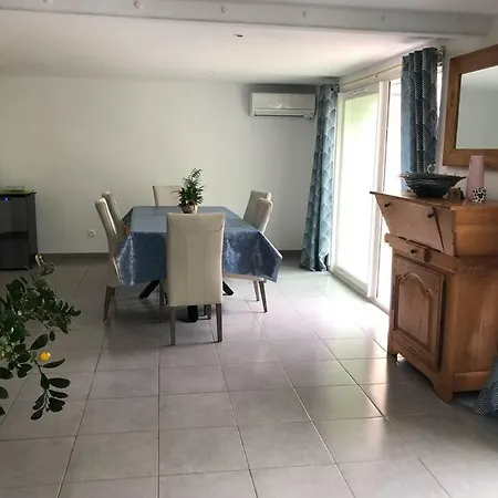 Villa Agreable Maison De , Proche De La Mer.